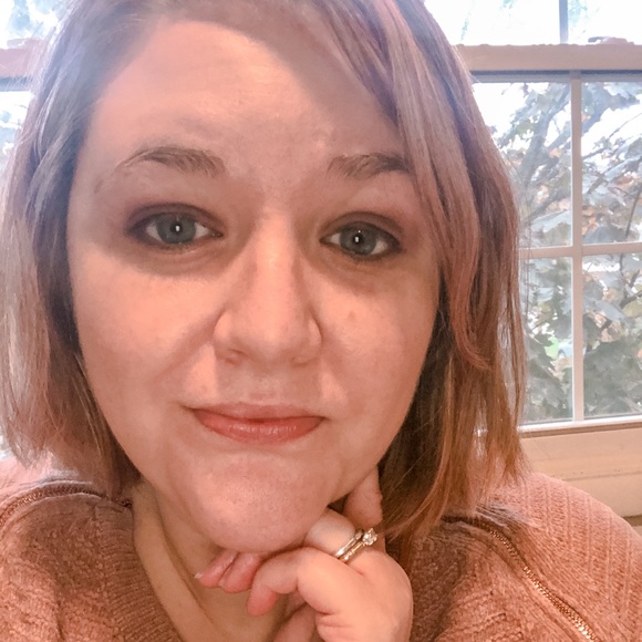 Meet your Posher, Laura - Picture 2 of 2